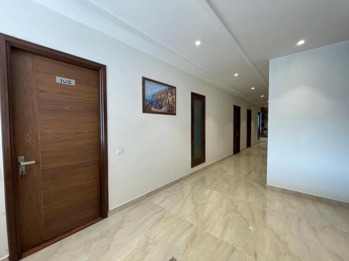 Hotel Crown Savoy, Near Railway Station & Guru Nanak Dev University Amritsar Exterior foto