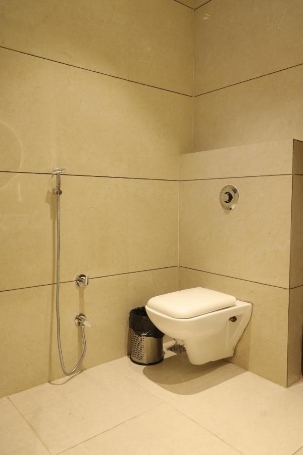 Hotel Crown Savoy, Near Railway Station & Guru Nanak Dev University Amritsar Exterior foto