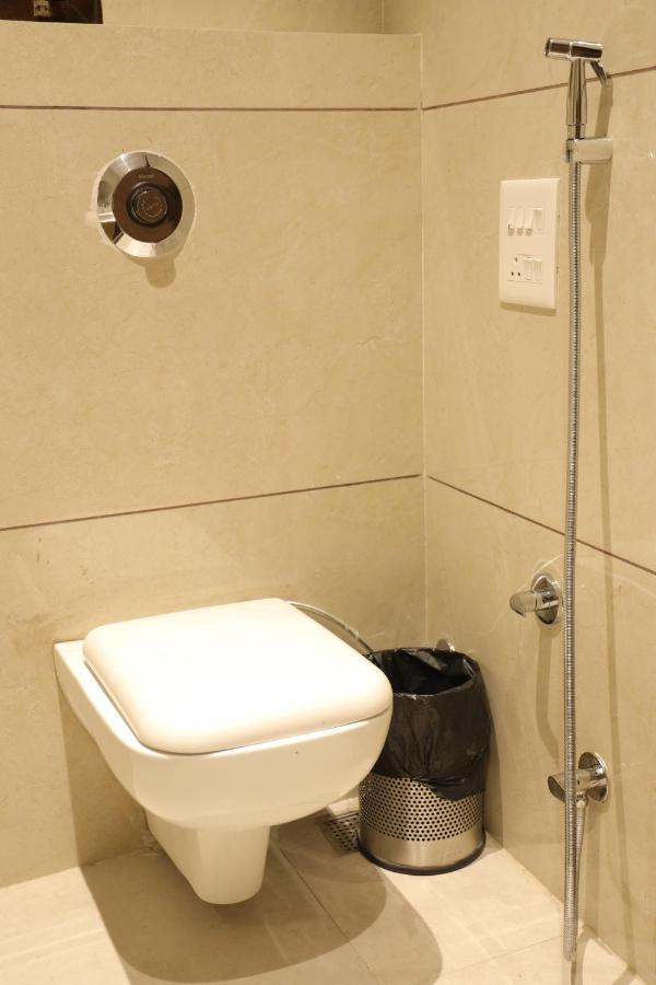 Hotel Crown Savoy, Near Railway Station & Guru Nanak Dev University Amritsar Exterior foto