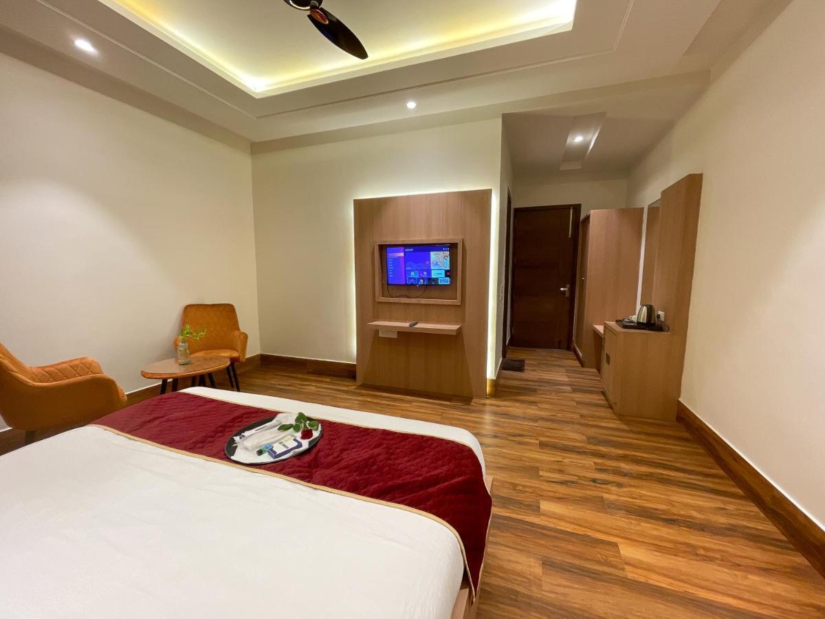 Hotel Crown Savoy, Near Railway Station & Guru Nanak Dev University Amritsar Exterior foto